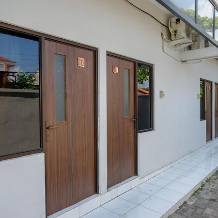 Hotel Reddoorz Near Stasiun Tawang Semarang Esterno foto