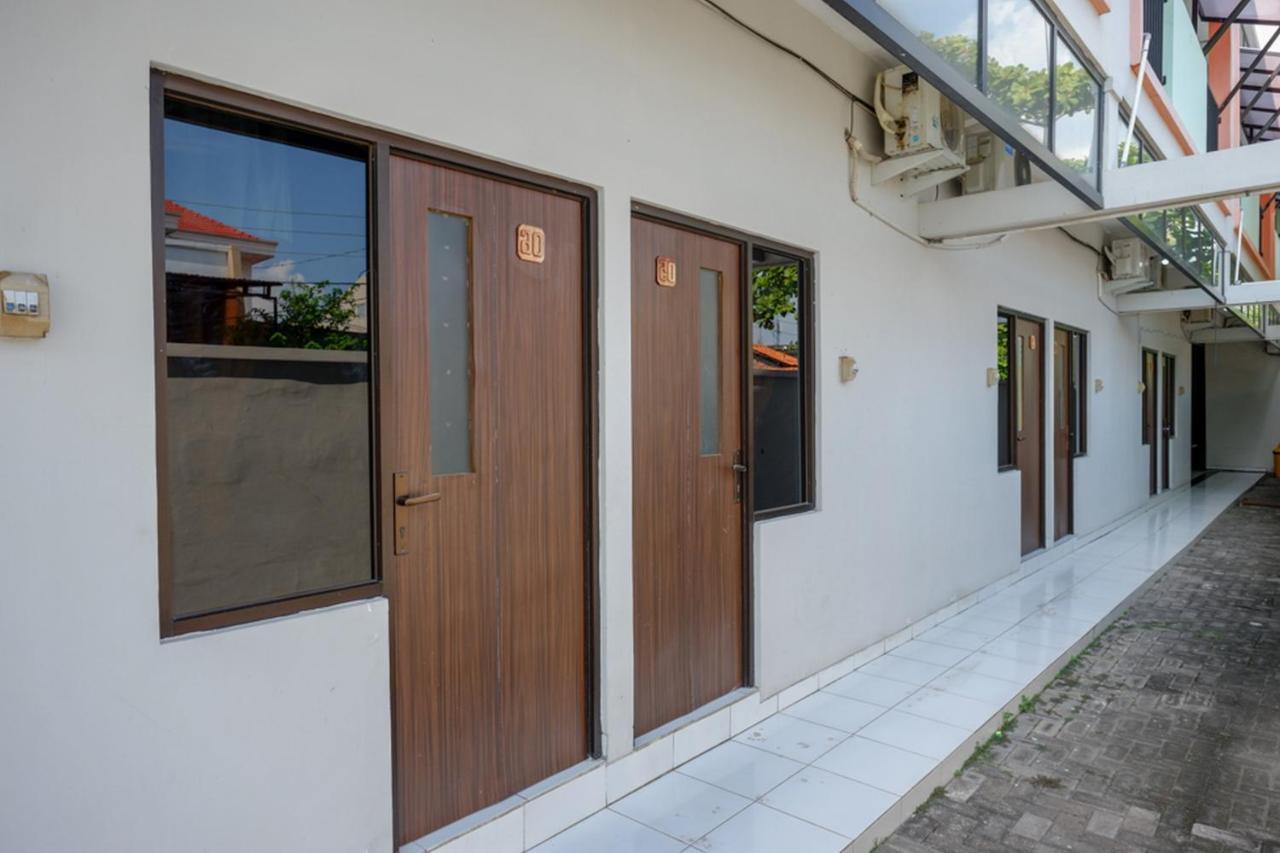 Hotel Reddoorz Near Stasiun Tawang Semarang Esterno foto