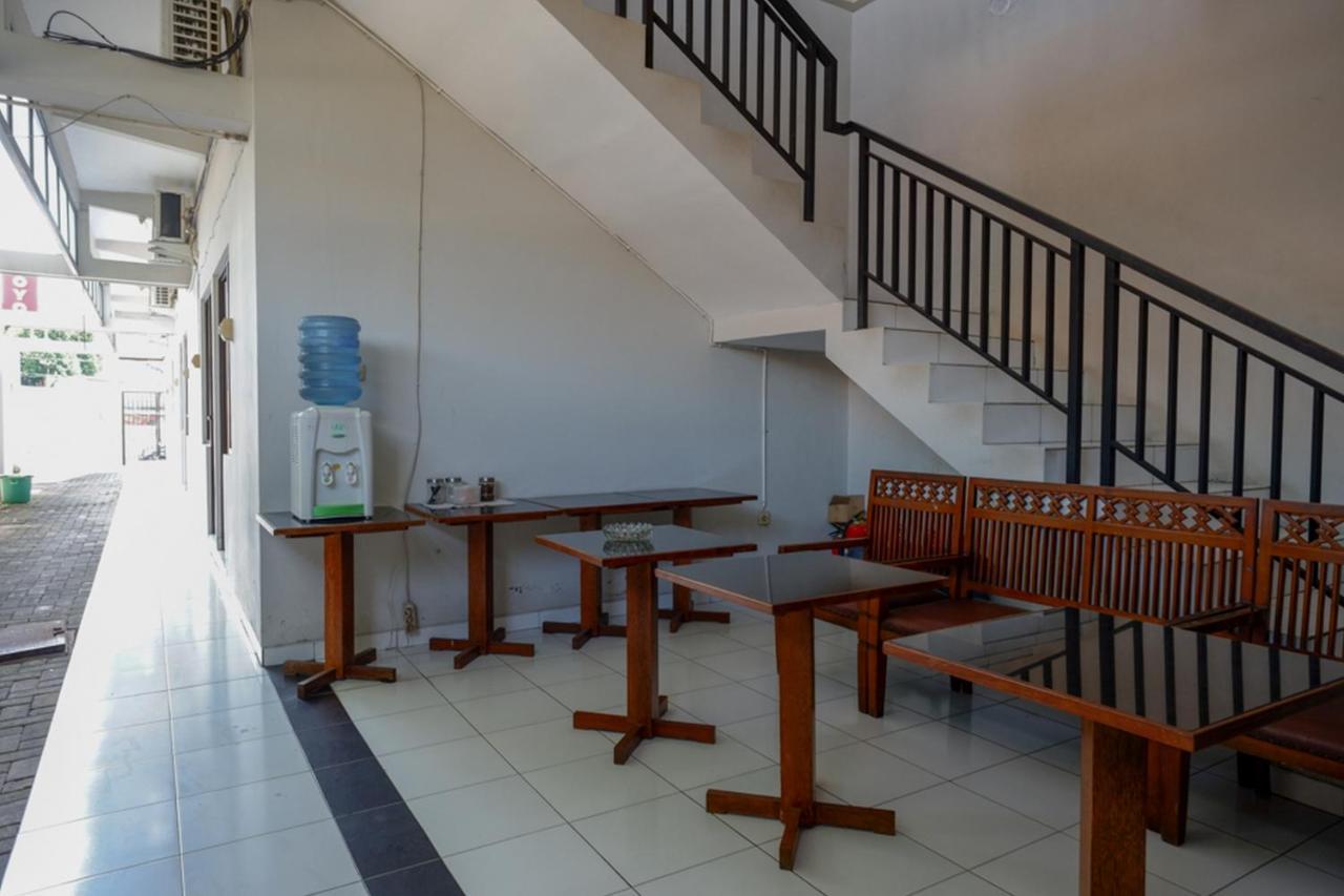 Hotel Reddoorz Near Stasiun Tawang Semarang Esterno foto