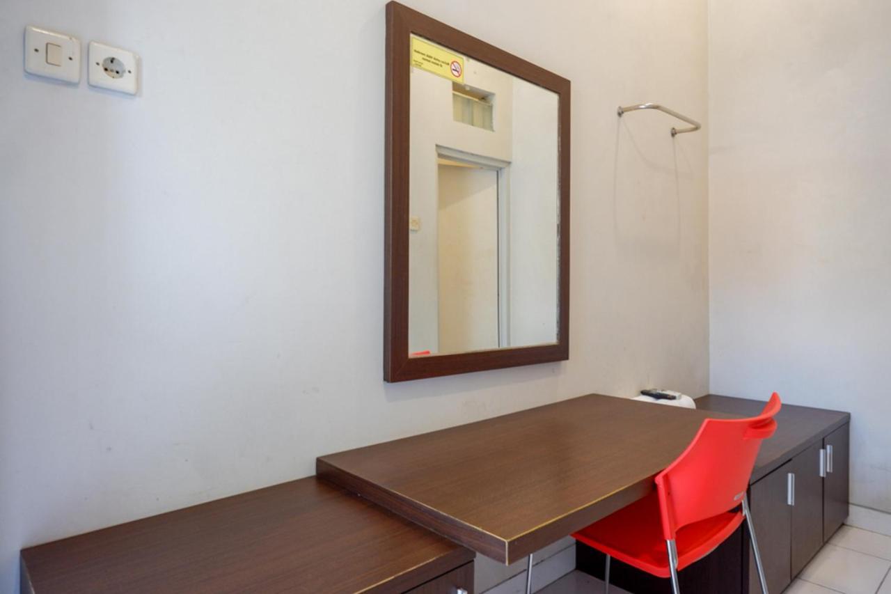 Hotel Reddoorz Near Stasiun Tawang Semarang Esterno foto