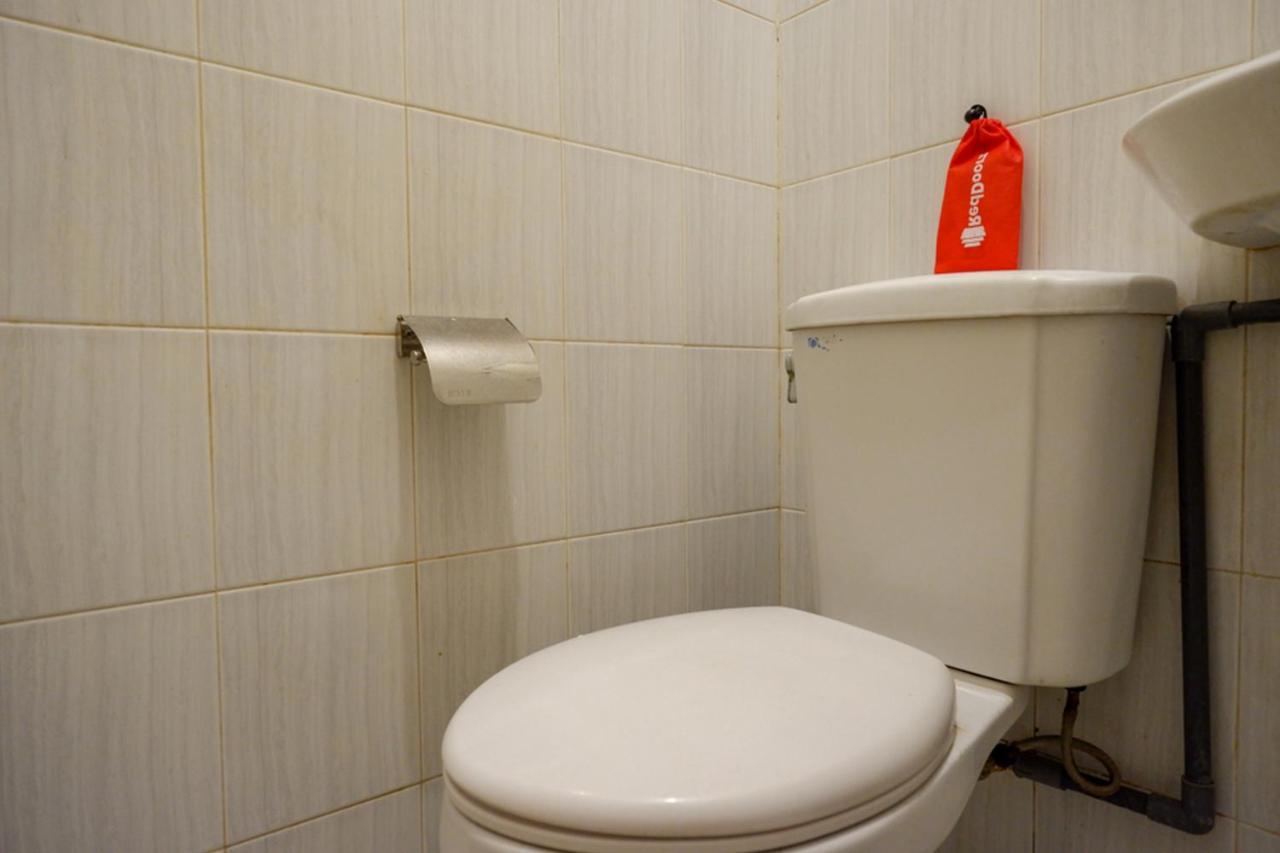 Hotel Reddoorz Near Stasiun Tawang Semarang Esterno foto