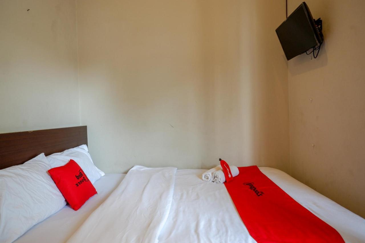 Hotel Reddoorz Near Stasiun Tawang Semarang Esterno foto