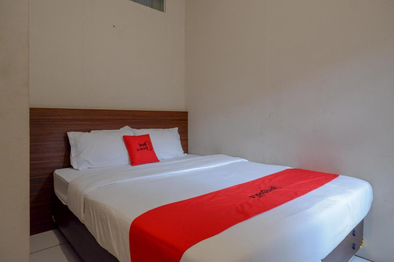 Hotel Reddoorz Near Stasiun Tawang Semarang Esterno foto