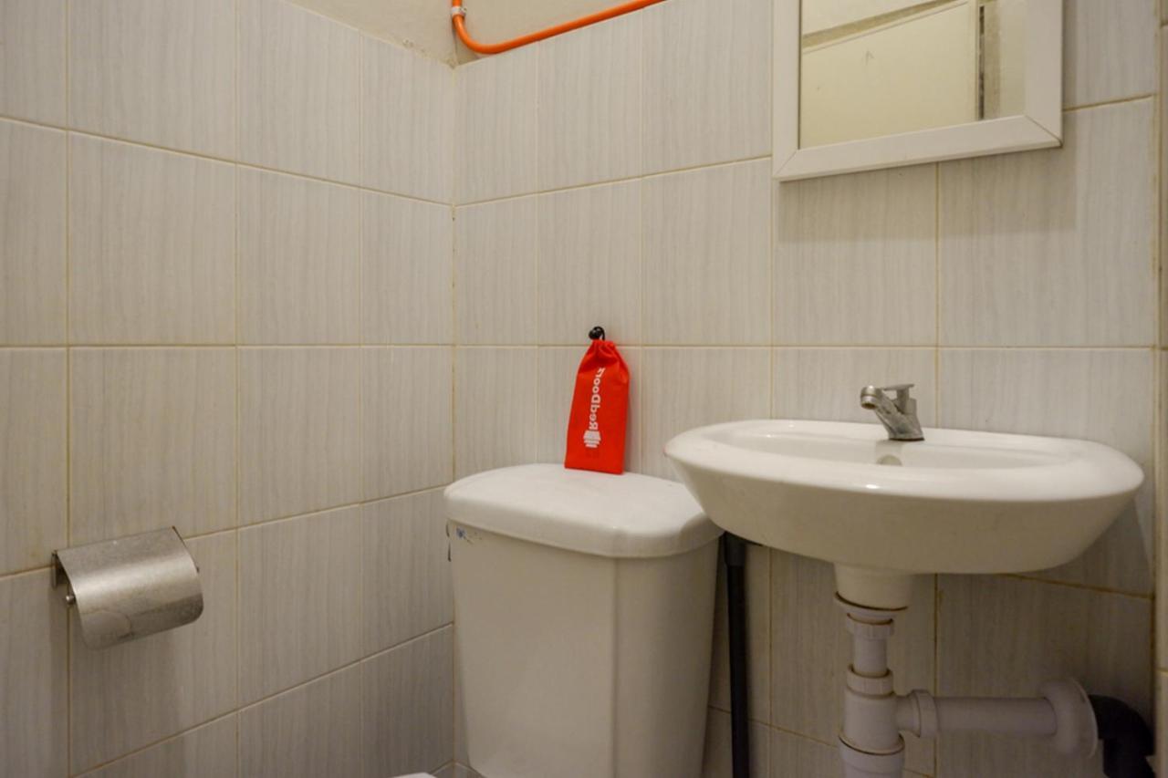 Hotel Reddoorz Near Stasiun Tawang Semarang Esterno foto