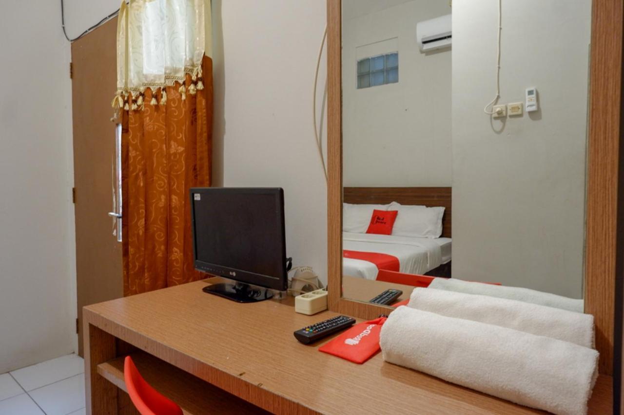 Hotel Reddoorz Near Stasiun Tawang Semarang Esterno foto